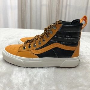 Brand NWT- SK8-HI MTE 2.0 DX  – Apricot/Black, Boy’s size 5.5, Weatherproof